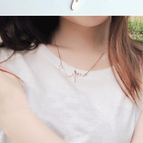 🎈HP🎈Heartbeat Necklace - Picture 3 of 4